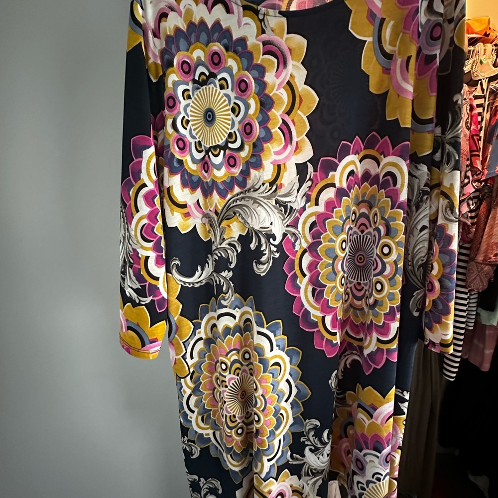 Floral Patterned tunic with quarter Sleeves